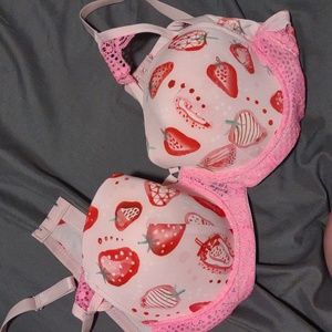 Strawberry print bra NEVER WORN